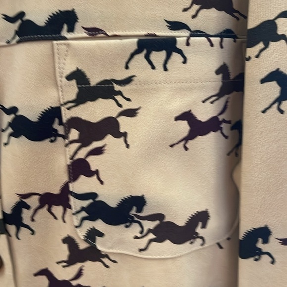 Sag Harbor tan button down shirt with brown and black horses. Size 16 - Picture 4 of 12